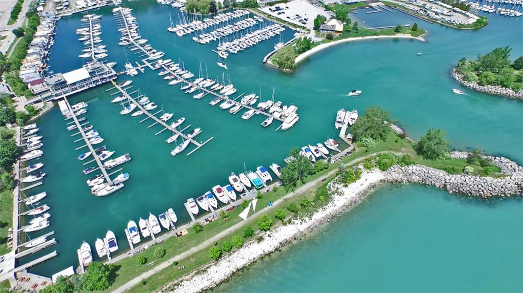 Basement Apartment In Luxury Beach House Toronto Dış mekan fotoğraf