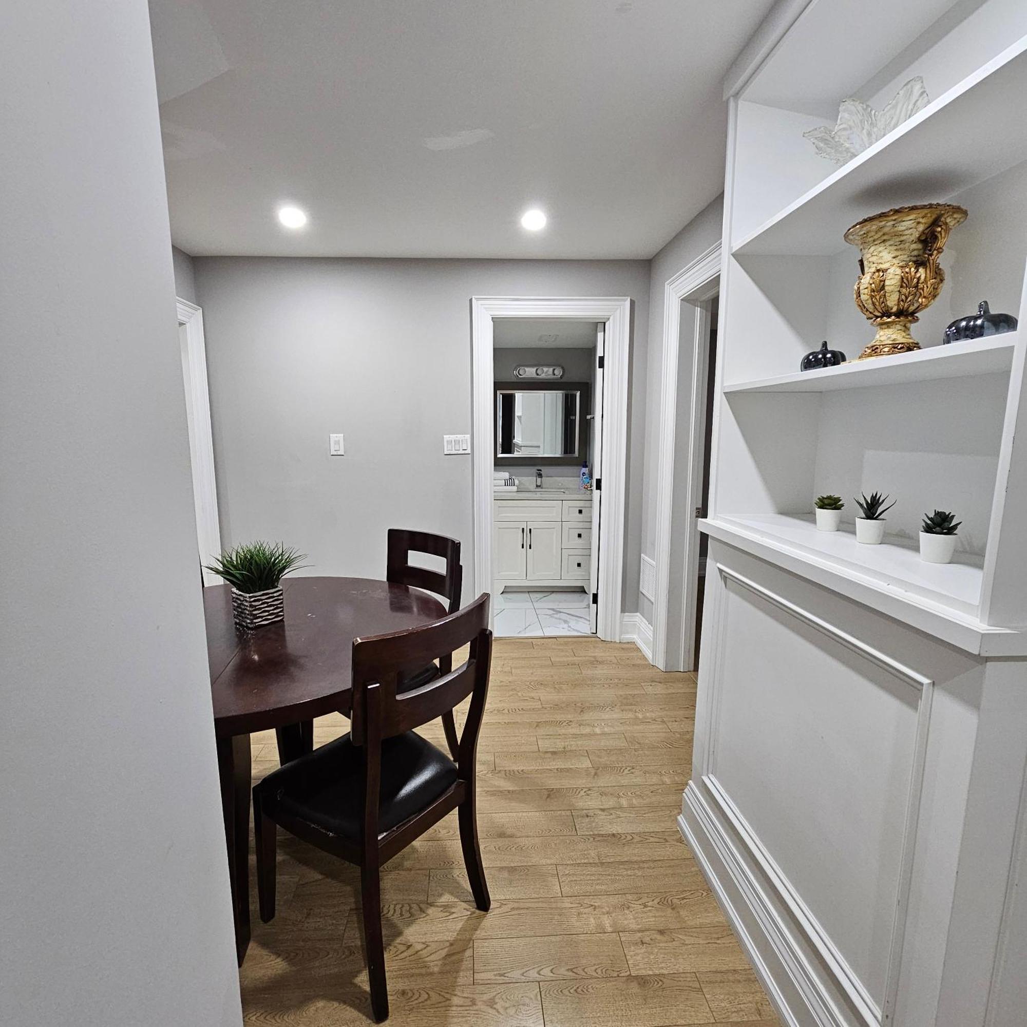Basement Apartment In Luxury Beach House Toronto Dış mekan fotoğraf